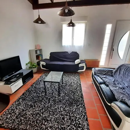 Hébergement de vacances Maison De Vacances 4 Chambres, Jardin Et Toit Terrasse *