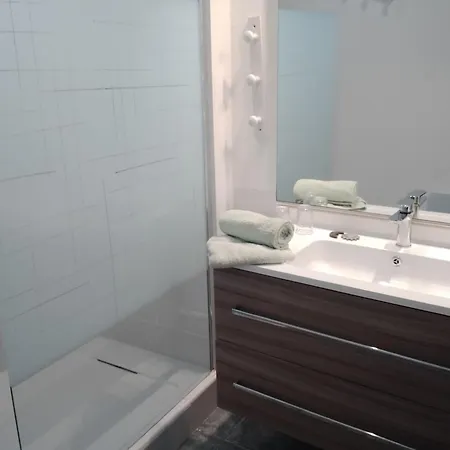 Hébergement de vacances Maison De Vacances 4 Chambres, Jardin Et Toit Terrasse *