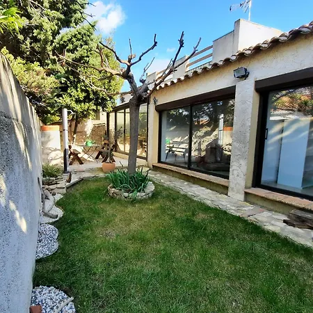 Hébergement de vacances Maison De Vacances 4 Chambres, Jardin Et Toit Terrasse *